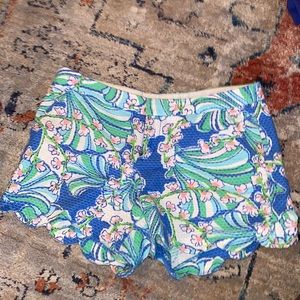 Lily Pulitzer size 8 scalloped edge shorts